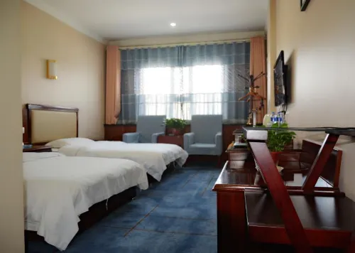 Nanlin Hotel (Pingliang New Century Shopping Plaza East Bus Station)