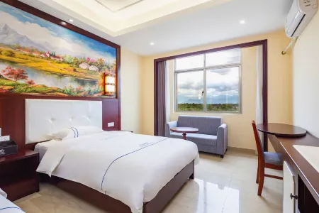 Ledong Longrun Hotel (Flo Town)