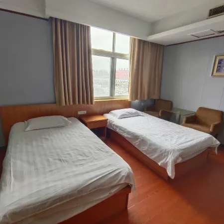 Pingyu Yijia Business Hotel