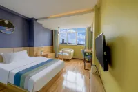 Qujing Travel Select Hotel