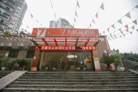 7 Days Premium Hotel
