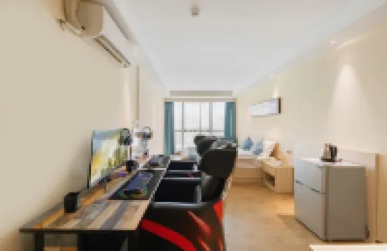 Zeus E-Sports Apartment