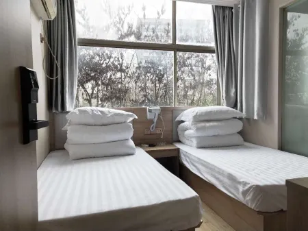 Hongduan Business Hotel Отели рядом с достопримечательностью «Foding  Palace»