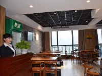 โรงแรมอุรบา (สถานีรถไฟความเร็วสูง Wanda อี้ชุน) - พร้อมอาหารเช้า