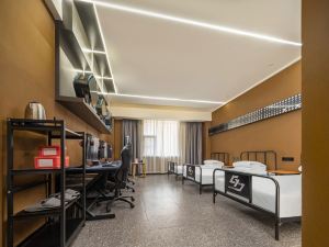 Seven E-sports Hotel