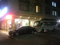 田東麗都商務賓館（新能源電動汽車快充電站店） - 停車場