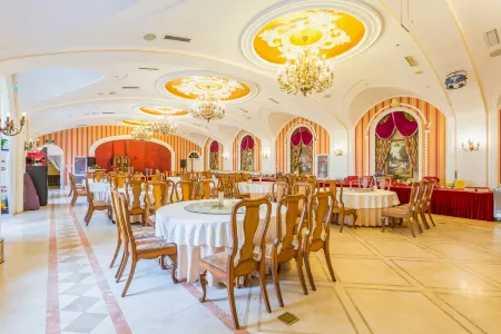 Chateau Changyu AFIP Отели рядом с достопримечательностью «Rose Garden»