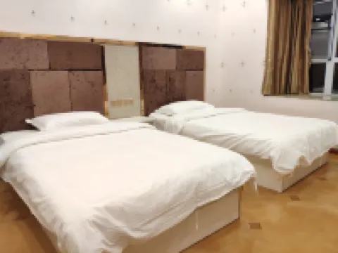 Quxian Tengda Business Hotel