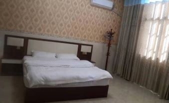 Longlin Huashun Hotel