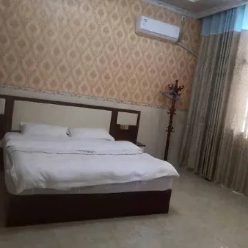 Longlin Huashun Hotel