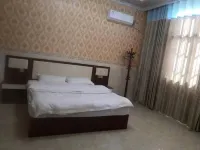 Longlin Huashun Hotel