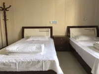 Xihua Youyi Hotel - parking