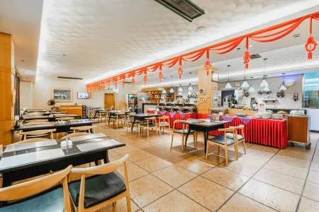 The Taibai Mountain Phoenix Spr Hotel Отели рядом с достопримечательностью «Red River Valley»