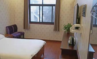 Gongyi Baoshi Business Hotel