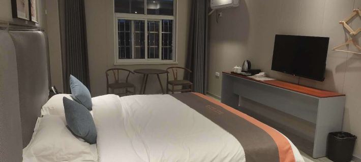 Guangshan Ruilong Themed Hotel Hotel di Guangshan