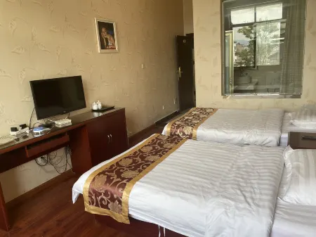 Yongxing Hotel Отели рядом с достопримечательностью «Mouding Passenger Transport Terminal (Dongxing Road)»