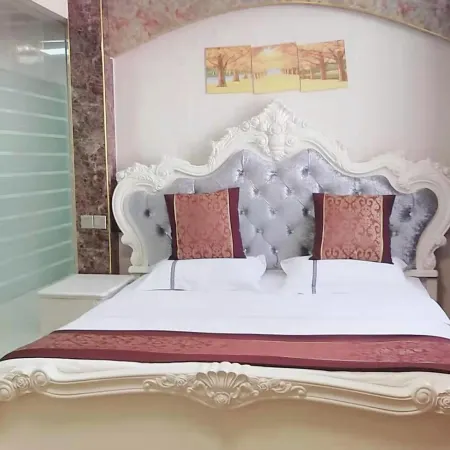 Yuchun Chengshi Century Hotel