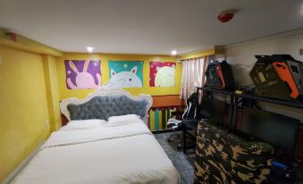 Flying E-sports Hotel (Golden Rock Beach )