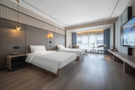 Tuke China Hotel (Tianshui Shangyi Plaza) Отели рядом с достопримечательностью «Yuquanguan Scenic Area»