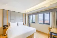 Starway Hotel (Tangshan Zunhua Bus Station) - parking