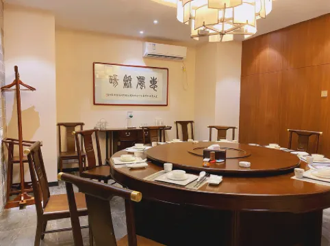 Guohuai Fangxi Courtyard Hotel (Beijing Guang'anmen Subway Station) Отели рядом с достопримечательностью «Beijing Xidan Commercial Street»