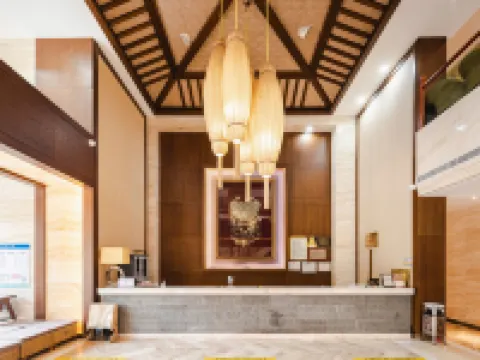 โรงแรมฮอลิเดย์ อินน์ หรงถิง ลั่วผิง โรงแรมในลั่วผิง