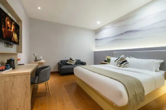 Yunya Hotel (Shenzhen Dalang Commercial Center Yuanfen Subway Station)