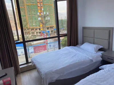 Hanyuan Huazhu Hotel Hanyuan Lake Wetland Park - Campsite 주변 호텔