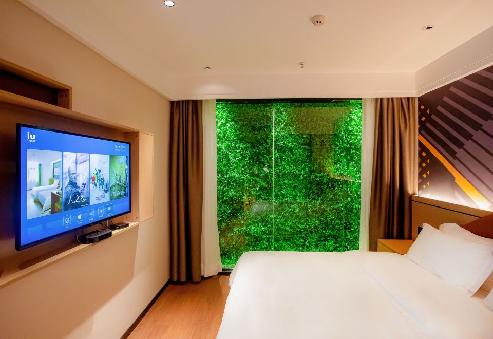 IU 호텔 객실 내부