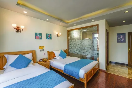 Lijiang cloud color · July time Inn