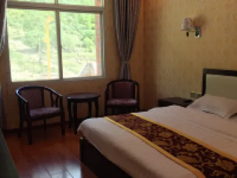 Lianganzirongdajiudian Hotels in Xinlong