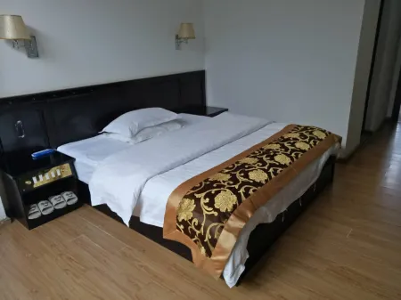 Longling Huanglong Hotel Отели в г. Лунлинь