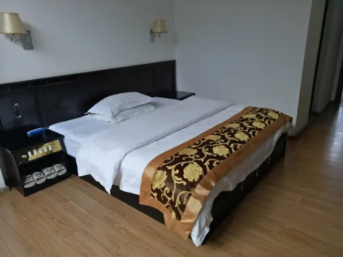 Longling Huanglong Hotel Hotels in Longling