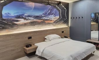 Auspicious E-sports Hotel