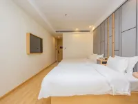 โรงแรมไอส์แลนด์ โรงแรมใกล้จัตุรัสสี่พฤษภาคม