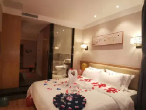 Couple Expert Boutique Hotel (Dongmen Old Street Station) Hotels near Dongmen Pedestrian Street