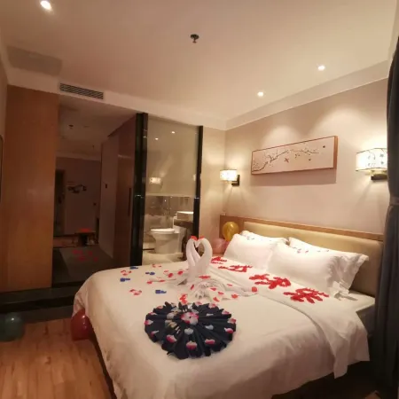Couple Expert Boutique Hotel (Dongmen Old Street Station)