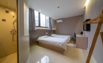 100 Inn Chain Inn (Shanghai Tianshan Bingu Plaza Wening Road Subway Station)