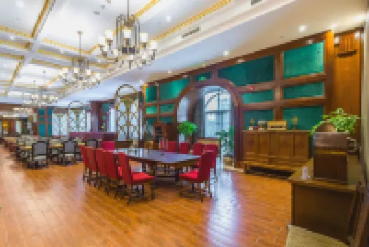 ヘンドンヨンスス・礼査ホテル（馬戯城）