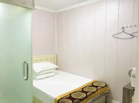 Nanjing Fuhai Hotel Отели рядом с достопримечательностью «Foding  Palace»