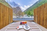 Rezen Retreat · Four Seasons Manju Hotel (Jiuzhaigou Tourist Center) - balcony