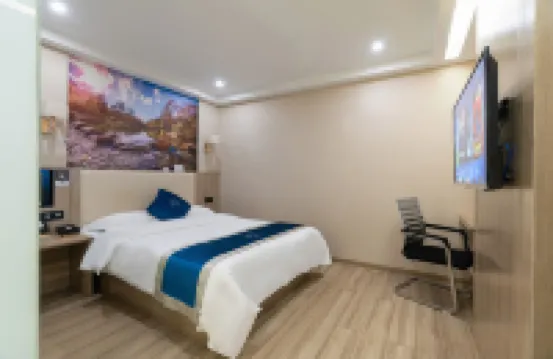 Live in A Fashionable Hotel