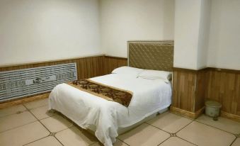 Helen Happiness Hotel - Housity