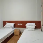 Elder Bear Shopkeeper Hotel - 2-Star