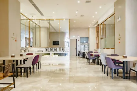 Lavande Hotel (Wuhan Caidian Economic Development Zone Changfu Commercial Plaza) Отели рядом с достопримечательностью «Wuhan Business College»