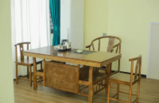 羅定湖畔居酒店