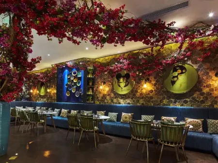 Yiyu Fengqing Theme Hotel Отели рядом с достопримечательностью «Jianghe Relic Site»