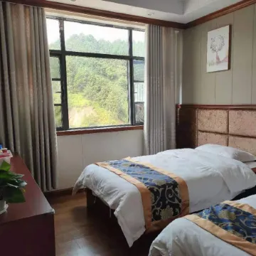 Le'an Riverside Hotel