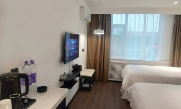 Jiayi Hotel (Xintai Xinwen bus station)