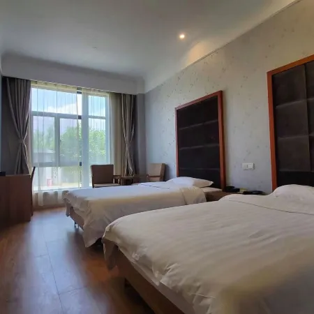 Mingzhu Lake Swan Garden Resort